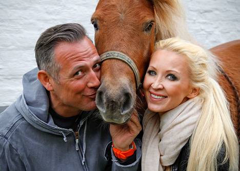Marko Björs ja Susanna Penttilä tapasivat toisensa alunperin hevos­talleilla Espoossa. Eläinrakkaus yhdistää kaksikkoa yhä.