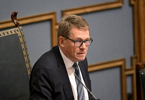 Eduskunnan puhemies Matti Vanhanen kertoi, että meemi poistettiin verrattain nopeasti keskustalaisten WhatsApp-ryhmästä.