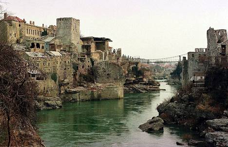 Praljak määräsi Mostarin tunnetun holvisillan tuhottavaksi vuonna 1993.