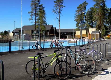 Imatran Mansikkalan koulukeskus on Suomen suurin puukoulu.