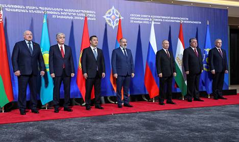 Armenian pääministeri Nikol Pashinjan näytti ottavan etäisyyttä Vladimir Putiniin CSTO:n tapaamisessa marraskuussa.