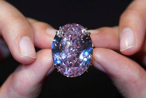 Pinkki Tähti” -timantti myytiin huutokaupassa ennätyshintaan - Ulkomaat -  Ilta-Sanomat