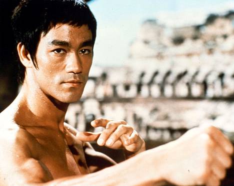 Kungfu-leffojen sankari Bruce Lee kuoli yllättäen vain 32-vuotiaana vuonna 1973.