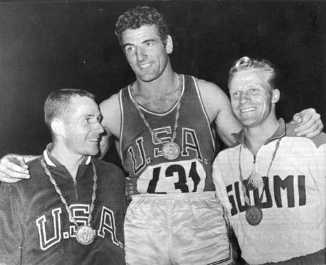 Rooman olympiakisojen mitalikolmikko 1960: hopeaa Ron Morris, kultaa Donald Bragg, pronssia Eeles Landström. Landström oli ystävystynyt yhdysvaltalaishyppääjien kanssa Amerikan-vuosinaan.