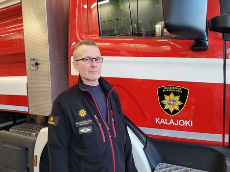 Pelastuspäällikkö Pekka Räty ei ollut uskoa, kun hän sai puhelimitse tiedon, että Kalajoen metsäpalo eteni tunnissa moninkertaiseksi.