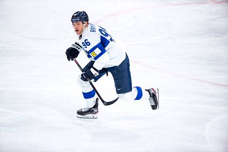 Mikko Rantanen scored 0+3 against the Hungarian brothers.