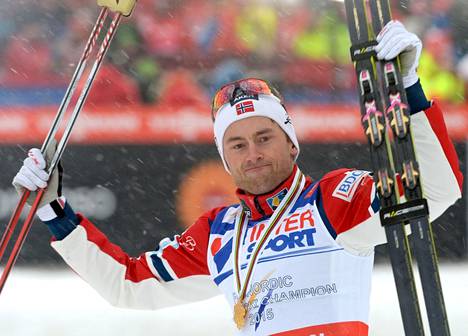 Takavuosien hiihtokuningas Petter Northug ylistää Niko Anttolaa. Kuva on vuoden 2015 MM-kisoista.