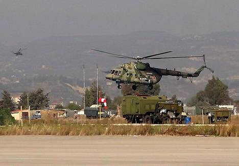 Sotilashelikopteri kuvattiin Venäjän tukikohdassa Latakiassa 16. helmikuuta.