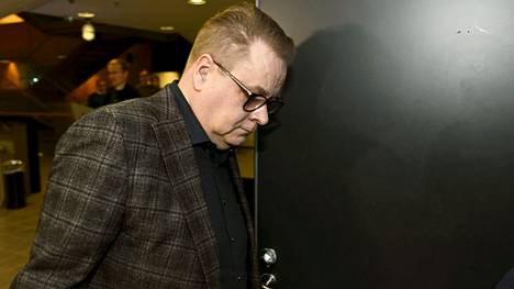 Katri Kulmunin ex-avustaja Kari Jääskeläinen oli oikeuden edessä torstaina.