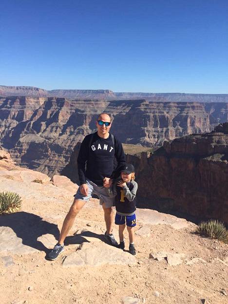 Teemu Kattilakoski kuvattuna Sulo-poikansa (nyt 7-vuotias) kanssa Grand Canyonin kansallispuistossa Yhdysvalloissa 2016.