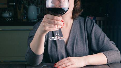 Vähäinenkin määrä alkoholia voi säännöllisesti käytettynä suurentaa riskiä sairastua eteisvärinä-rytmihäiriöön.