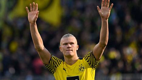 Erling Haaland jättää hyvästit Dortmundin kannattajille.