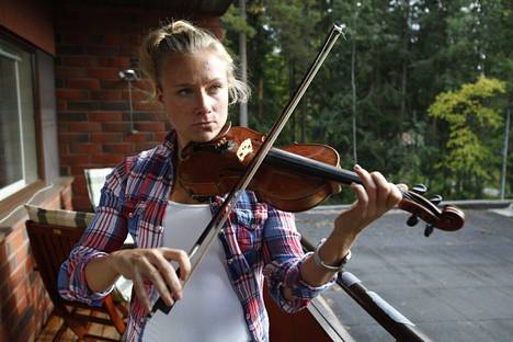 Urheilun ohella Kangasalta kotoisin oleva Ella Räsänen on harjoitellut tavoitteellisesti myös viulunsoittoa.