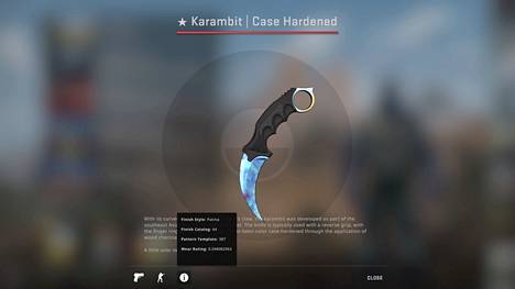 Tässä on maailman kallein CS-skini, sanoo Lindholm. Se on parhaassa kunnossa oleva Karambit Case Hardened, jonka kuvio on 387 :”Esineestä tarjottiin taannoin yli miljoona euroa, mutta sen omistaja ei vielä tähän hintaan siitä luopunut”.