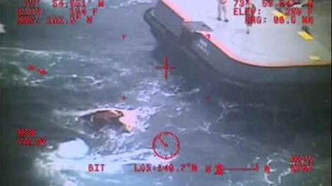 5. lokakuuta kuvattun videon kuvissa näkyi El Faron pahasti tuhoutuneen pelastusveneen osia.