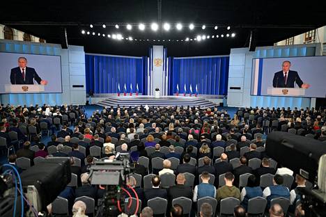 Vladimir Putinin puhetta pääsi paikan päälle kuulemaan monisatapäinen yleisö. Lisäksi puhe näytettiin suorana lähetyksenä televisiossa.