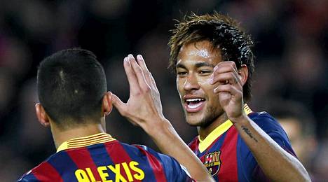 Brassitähti Neymar (oik.) yrittää tänään kaataa Real Madridin Barcelonan paidassa.