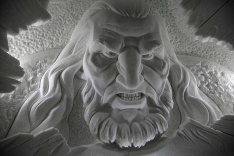 Videolla esiintyy Lainion lumikylä, eli suomalaisten Game of Thrones -fanien ideasta syntynyt Snowvillage.