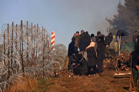 Puolan rajalla nähtiin yhteenottoja marraskuussa, kun Valko-Venäjän turvallisuusviranomaiset työnsivät siirtolaisia rajan yli ja Puolan rajaviranomaiset yrittivät estää heidän tuloaan.
