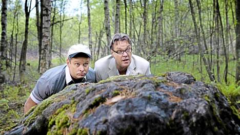 Ismo Apell ja Juha Veijonen Karjalan kunnailla -sarjan kuvauksissa Kontiolahdella toukokuussa 2006.