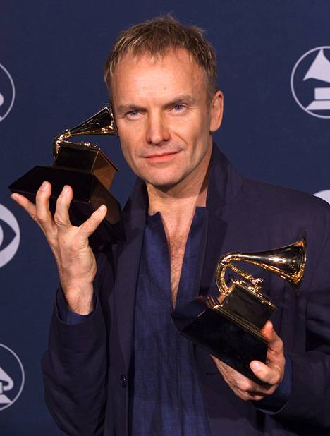 Helmikuussa 2000 Sting voitti kaksi Grammy-palkintoa singlestään ”Brand New Day” sekä samaa nimeä kantavasta albumistaan.