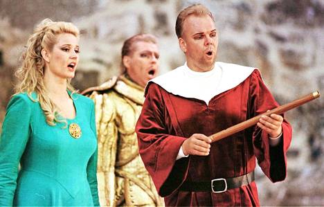 Jorma Silvastin solistiura Savonlinnan oopperajuhlilla alkoi 1983 Taikahuilun Taminona. Kuva vuoden 1997 esityksestä.