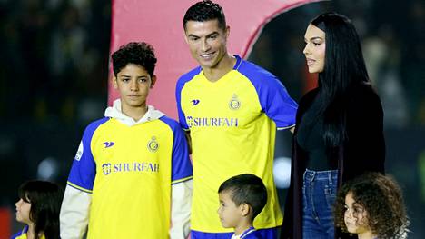 Ronaldon perhe asuu nykyisin Saudi-Arabiassa, jonka pääsarjassa Cristiano Ronaldo pelaa. 