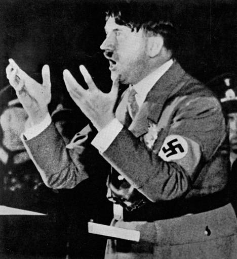Diktaattoreista puhuttaessa yleensä ensimmäisten joukossa mieleen tulee Natsi-Saksaa johtanut Adolf Hitler. 