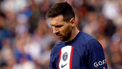 Lionel Messi pukee PSG:n nutun viimeistä kertaa ylleen lauantaina.
