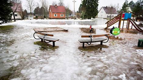 Lumen tai jään päälle satava vesi saa aikaan perinteisen - ja vaarallisen - pääkallokelin.