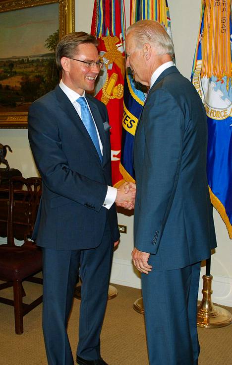 Jyrki Katainen tapasi Joe Bidenin Washingtonissa vuonna 2012.