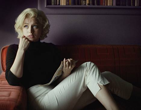 Näyttelijä Marilyn Monroen rooliin heittäytyy osittain kuvitteellisessa elämäkertaelokuvassa Ana de Armas.