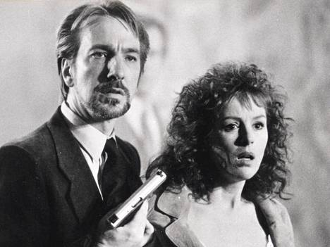 Alan Rickman ja Bonnie Bedelia Die Hard – vain kuolleen ruumiini yli -elokuvassa 1988.