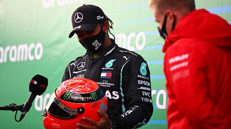 Lewis Hamilton koki historiallisen voittonsa jälkeen koskettavan yllätyksen.