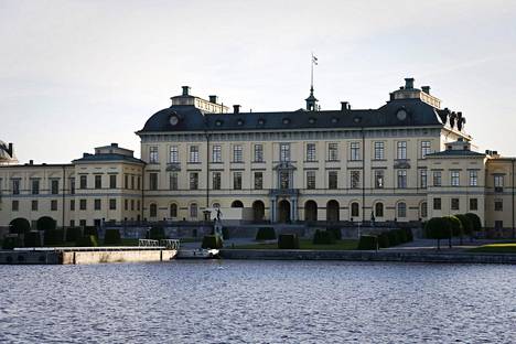 Sofia ja Carl Philip muuttivat ylelliseen linnaan – vanhalla asuinalueella  turvatonta - Kuninkaalliset - Ilta-Sanomat