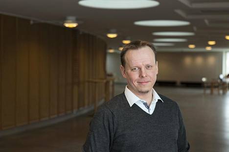 Aalto-yliopiston soveltavan matematiikan professori Lasse Leskelä