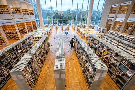 Malmön kirjasto on melkein tyhjä. Skånen läänissä suositellaan välttämään muun muassa kaupoissa, kauppakeskuksissa, museoissa, kirjastoissa, kylpylöissä ja kuntosaleilla käymistä.