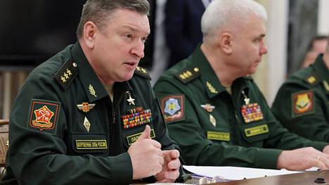 Aleksandr Lapin (vas.) osallistui keskiviikkona Venäjän presidentin Vladimir Putinin ja sotilaspiirien komentajien yhteiseen kokoukseen.