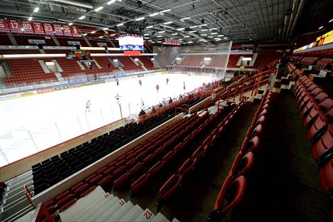 Jääkiekon SM-liigan runkosarjaotteluita pelattiin vielä 12. maaliskuuta tyhjille katsomoille, mutta jo 13.3. kausi päätettiin perua kokonaan.