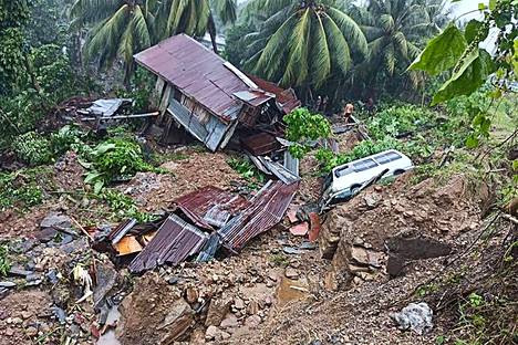 Rankkasateiden aiheuttamat maanvyörymät ovat johtaneet Filippiineillä kymmenien ihmisten kuolemaan. 