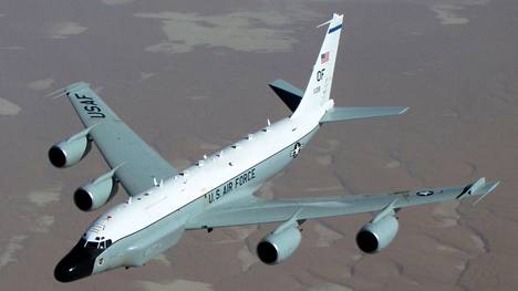 RC-135 Rivet Joint -signaalitiedustelukoneet on pakattu täyteen sensoreita ja antenneja.