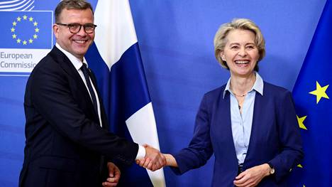 Pääministeri Petteri Orpo ja komission puheenjohtaja Ursula von der Leyen kesäkuussa Brysselissä. 