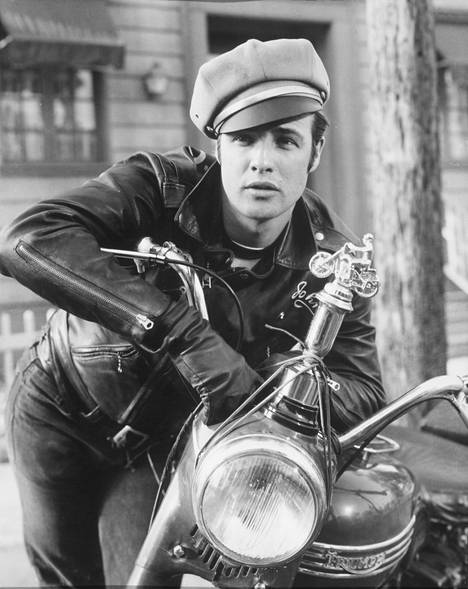 Marlon Brandon elokuva Hurjapäät vaikutti vuonna 1953 suuresti siihen, että farkkuja alettiin pitää kapinallisuuden symbolina.