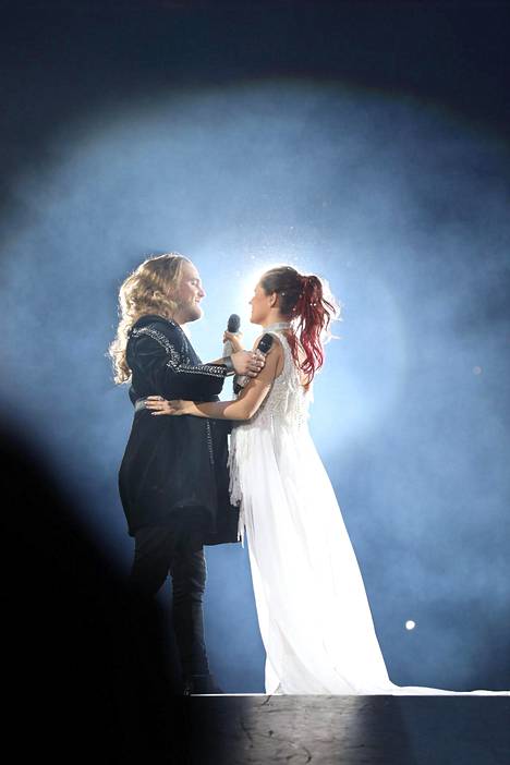 Saara Aalto ja Teemu Roivainen ovat työskennelleet tiiviisti yhdessä eronsa jälkeenkin. Pari kuvattuna Aallon In My Wildest Dream -konsertissa Hartwall Arenalla keväällä 2017.