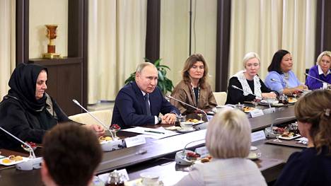 Venäjän presidentti Vladimir Putin järjesti perjantaina tilaisuuden sodassa taistelevien sotilaiden äideille.