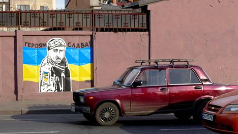 Kansallissankariksi Ukrainassa nousseen Oleksandr Matsijevskyin kasvot on jo ehditty ikuistaa osaksi eteläisen Odessan kaupugin katukuvaa.