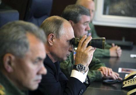 Vladimir Putin tarkkailemassa Venäjän ja Valko-Venäjän sotaharjoituksia syyskuussa 2017.
