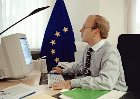 Liikanen siirtyi Brysseliin ja hänestä tuli EU-komissaari.