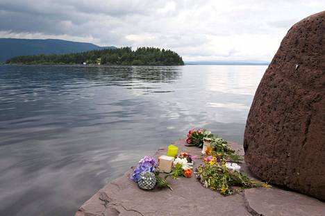 Breivik tappoi 77 ihmistä Oslossa ja Utöyan saarella heinäkuussa 2011. Lisäksi iskuissa haavoittui lähes sata ihmistä.