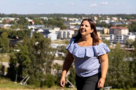 Sairastuttuaan koronaan Sanna Järvenpää on kärsinyt sydämen rytmihäiriöistä eivätkä oireet ole vieläkään hellittäneet.